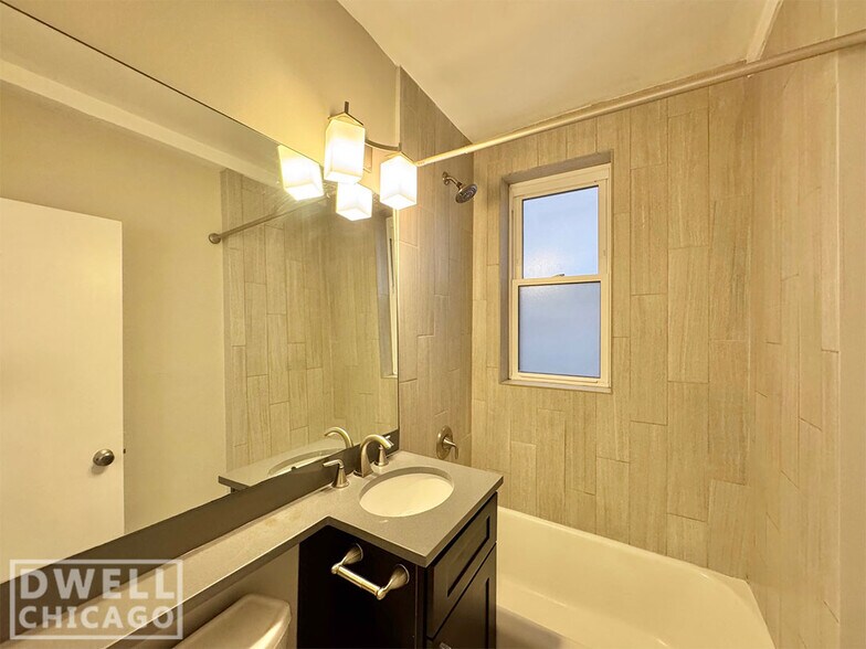 Building Photo - 541 W Belmont Ave