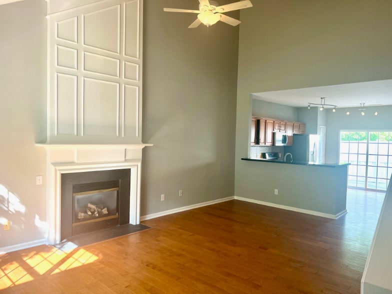 Building Photo - 6915 Beverly Springs Dr