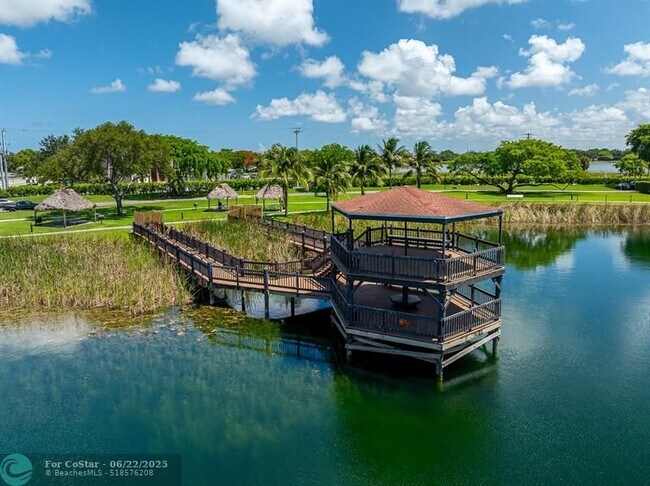 Building Photo - 110 Lake Emerald Dr