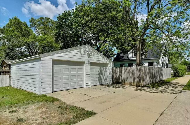 2 car garage with new garage doors and paint - 743 Marie Ave