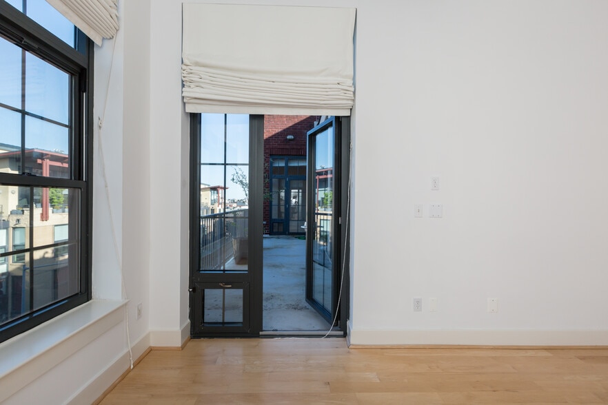 Building Photo - 2328 Champlain St NW