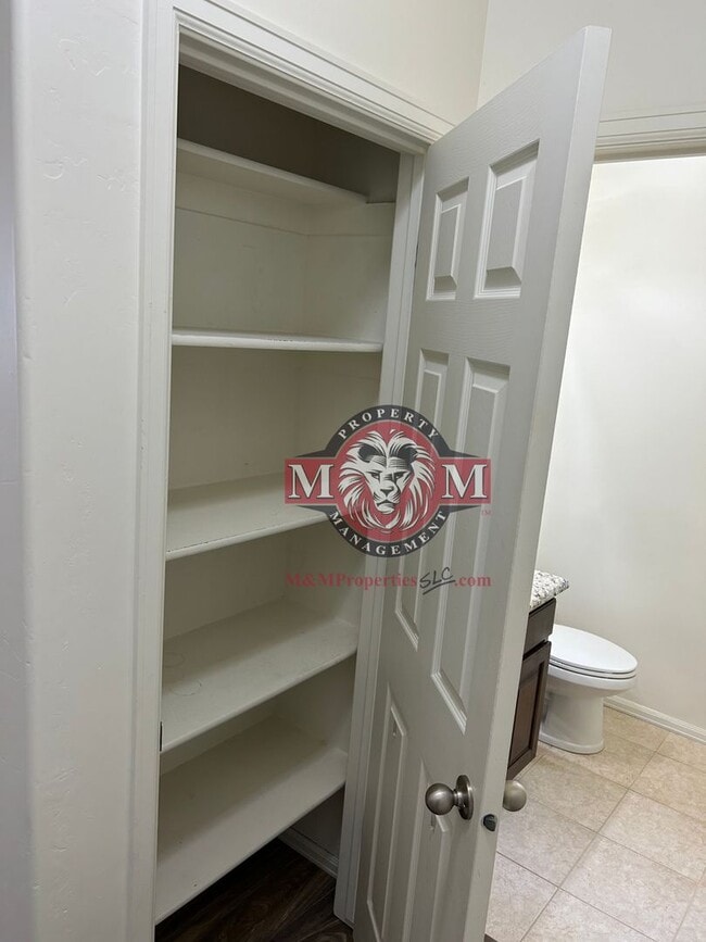Building Photo - Beautiful 3 Bed 2.5 Bath - 2 Story Home in...