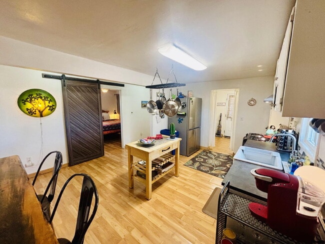 Building Photo - Joshua Tree Cabin in Peaceful, Wide Open Space!