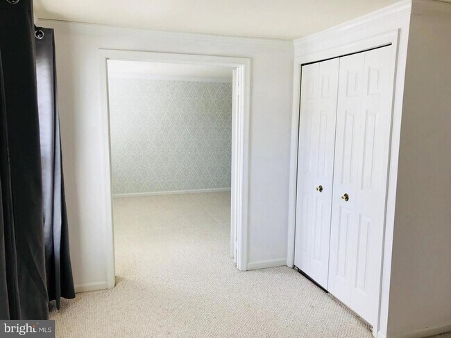 Building Photo - 15860 Montview Dr