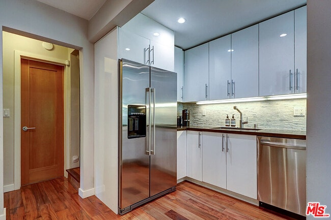 Building Photo - 8326 Ridpath Dr