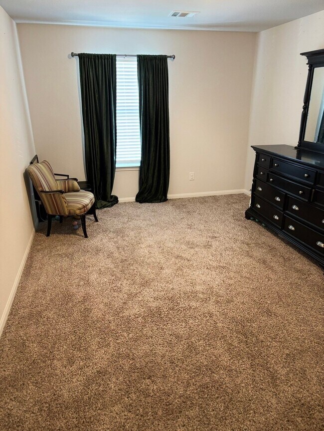 Building Photo - 17607 Desmond St