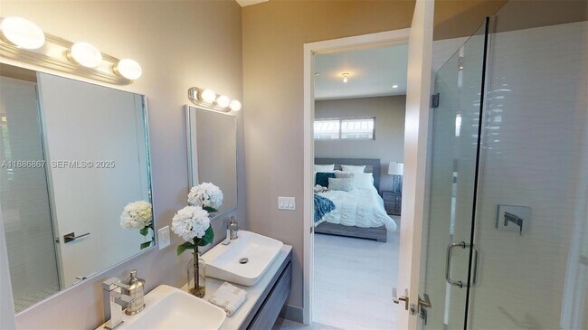 Building Photo - 630 NE 12th Ave