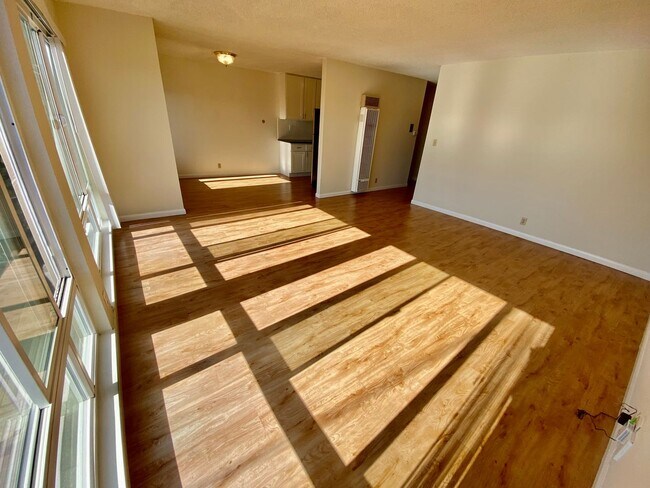 Building Photo - 156 9th Ave