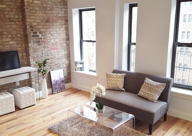Interior Photo - 1413 York Avenue