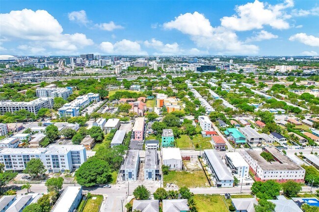 Building Photo - 1814 NW 2nd Ct