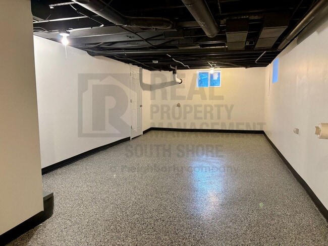 Building Photo - 4Bed/2Bath/1-Acre - A Private Oasis and a Touch of Luxury