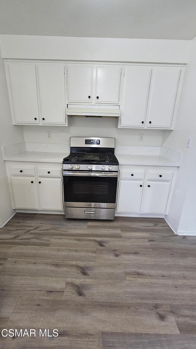 Building Photo - 28657 Conejo View Dr