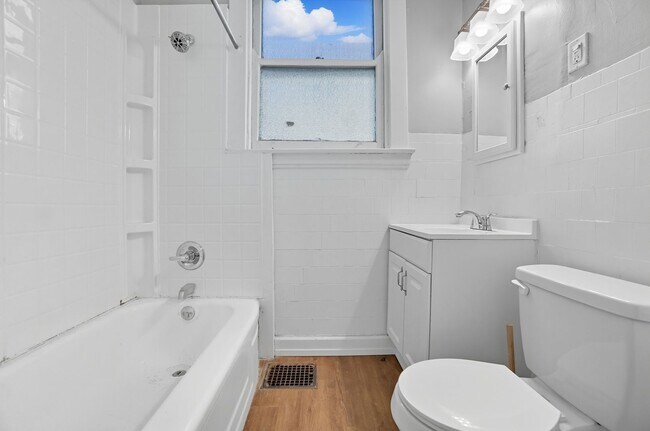 Building Photo - Emming Duplex