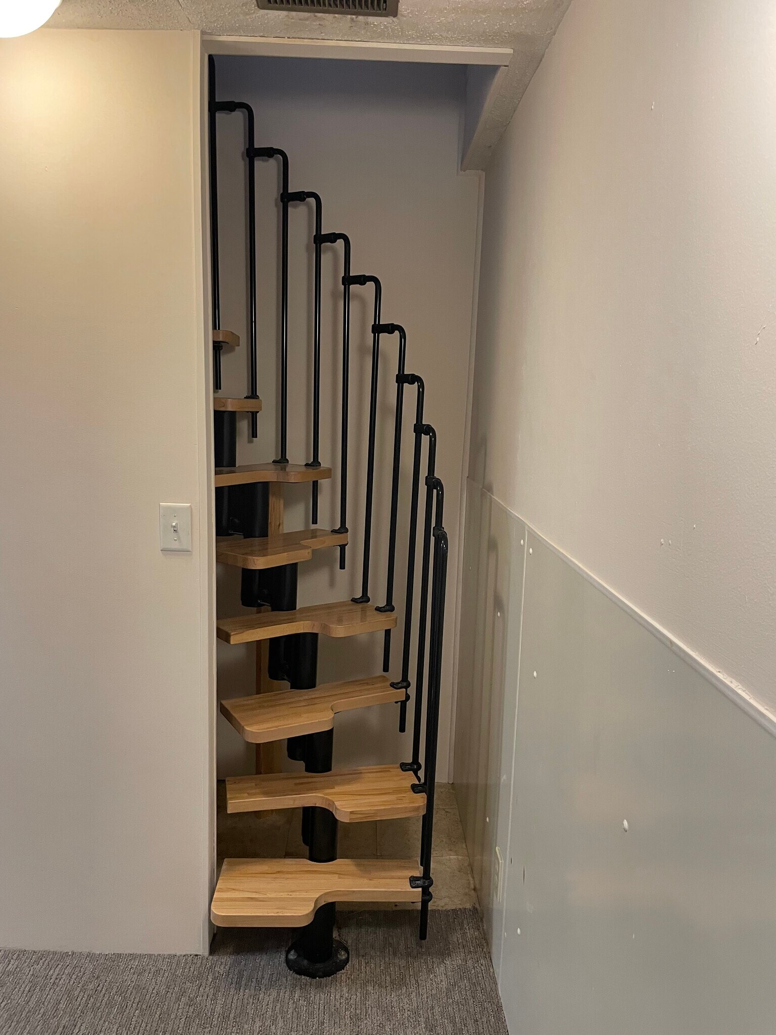 STAIRS GOING UP - 807 W Mission Ave