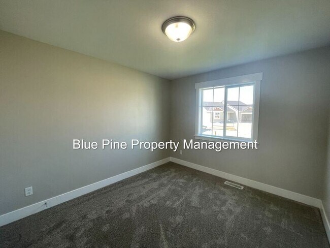Building Photo - 1924 Harrington Cir