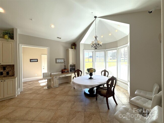 Building Photo - 14019 Thompson Rd