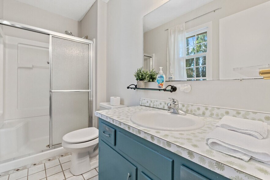 Building Photo - 710 SE Maynard Rd