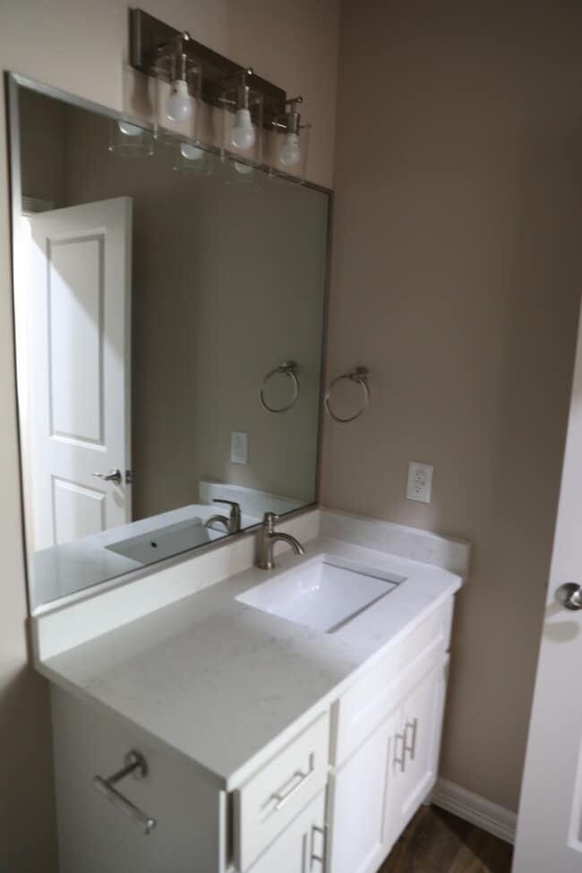 Building Photo - 2202north