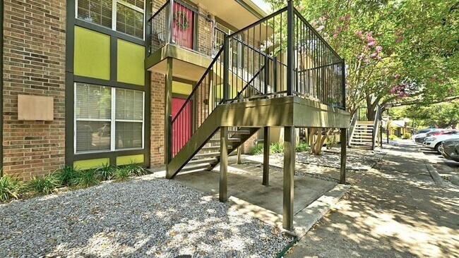 Building Photo - 7685 Northcross Dr