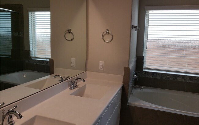 Building Photo - 12026 Lagarda Ct