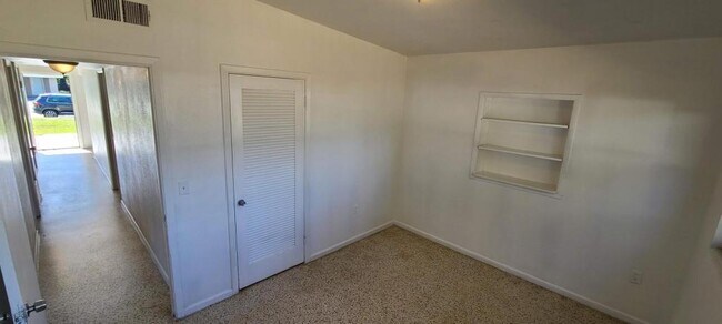 Building Photo - 2027 BENTLEY ST
