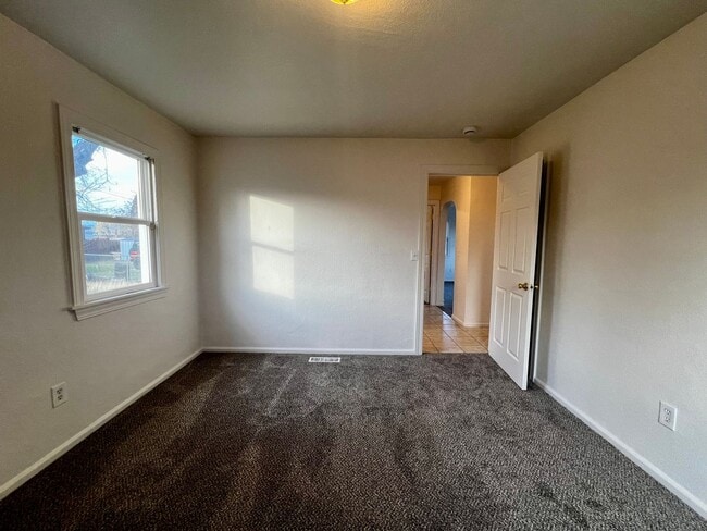 Building Photo - 1408 S 3rd Ave