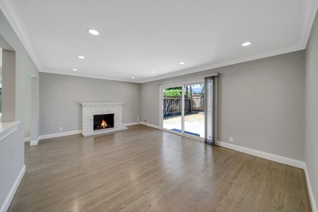 Building Photo - 5741 Seifert Ave