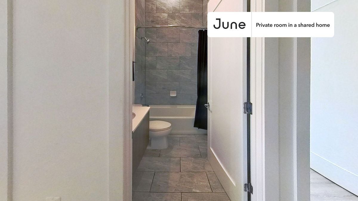 Building Photo - Room in Shared 4 bed/2 bath home