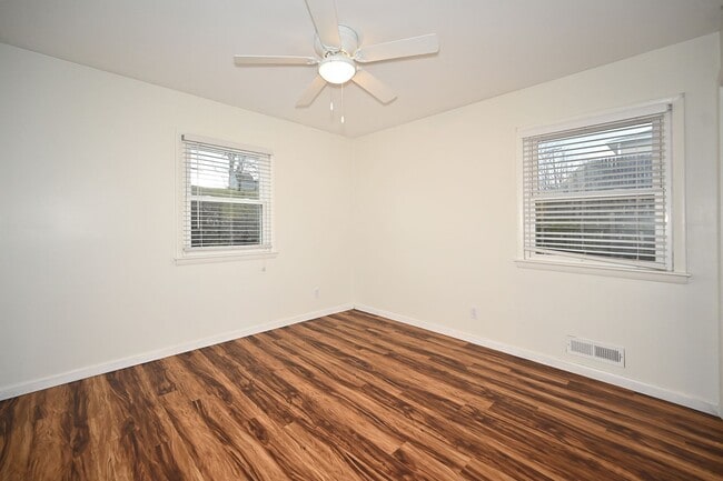 Building Photo - Cute 3-bedroom, 1 bath home with basement!