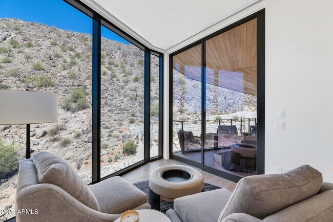 Building Photo - 5000 N Camelback Rdg Dr