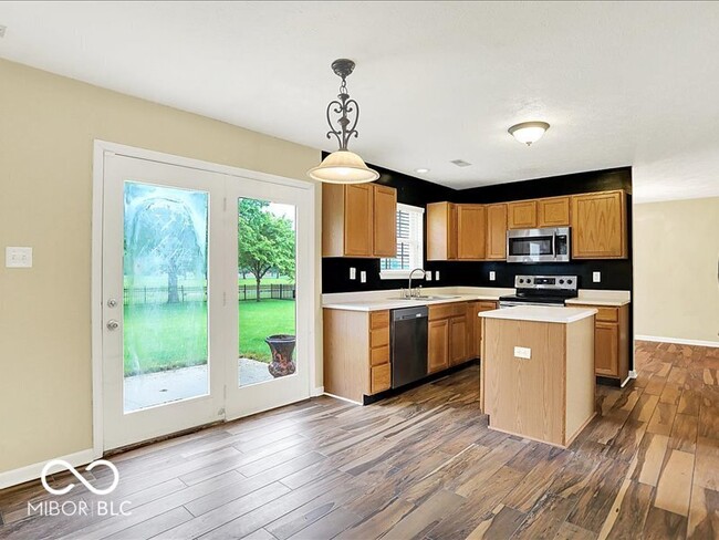 Building Photo - 7133 Silver Lake Dr