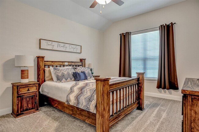 Building Photo - 3 Bed rooms and 2 baths, large master closet. Vinyl garage floor coating is just one of the many ...