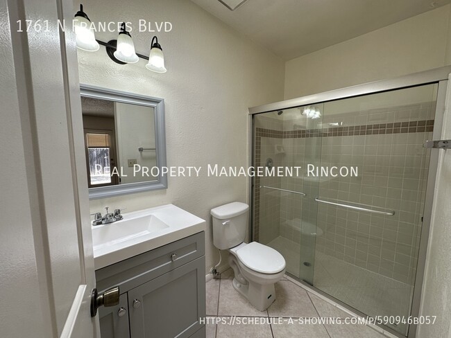 Building Photo - Upgraded 3 bed 2 bath - Central