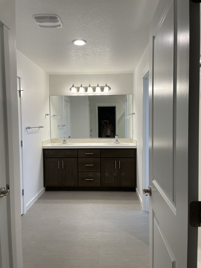 Building Photo - 5059 NW Stardown Dr