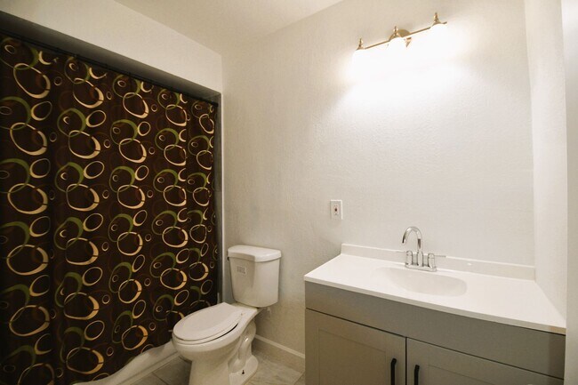 Building Photo - 3107 W Granada Rd