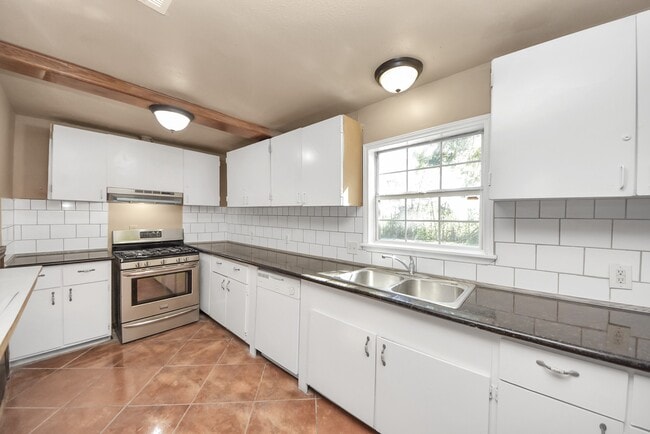 Building Photo - 2510 Delaware Ave