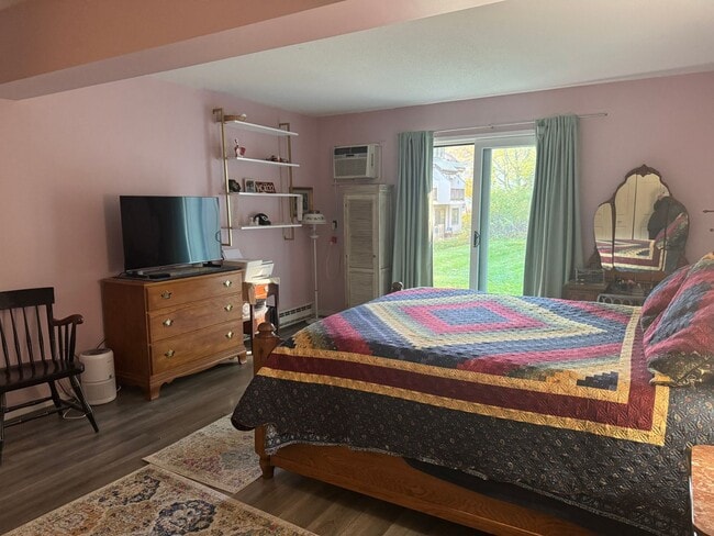 Building Photo - 3 Bedroom Condo in Hanover