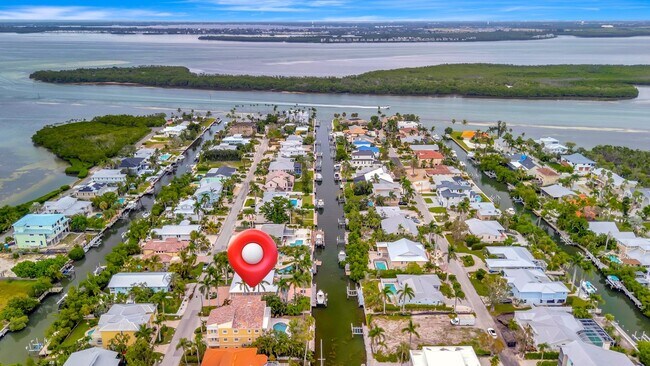 Building Photo - Stunning Annual Rental: Luxury Coastal Living on Longboat Key | 6 Bed | 5.5 bath | 4 car | Pool
