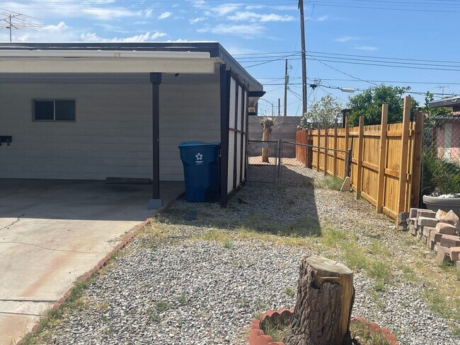 Building Photo - 5055 Blanton Dr