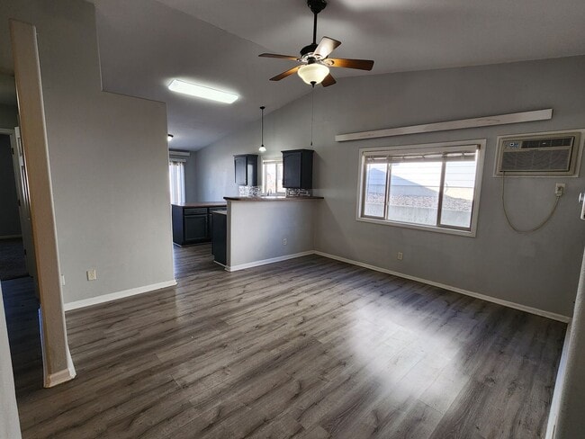 Building Photo - 1351 E Oakland St