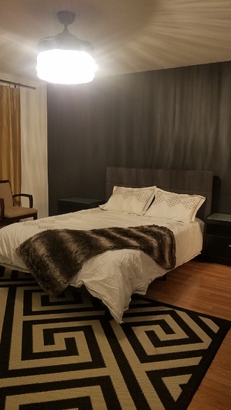 Building Photo - 4 Keystone