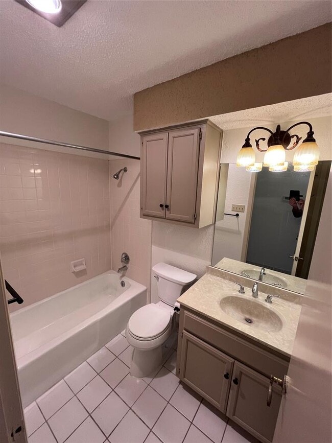 Building Photo - 6490 Hart Ln