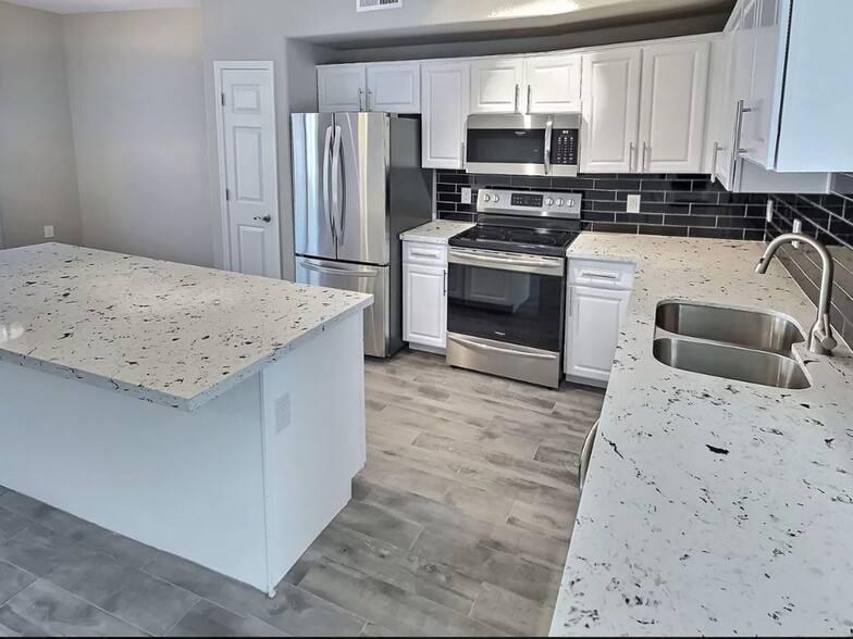 Building Photo - 18250 N Cave Creek Rd