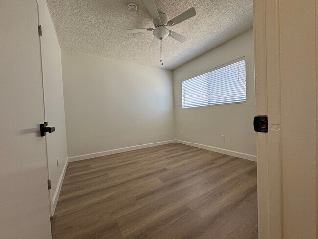 Building Photo - 673 W 22nd St