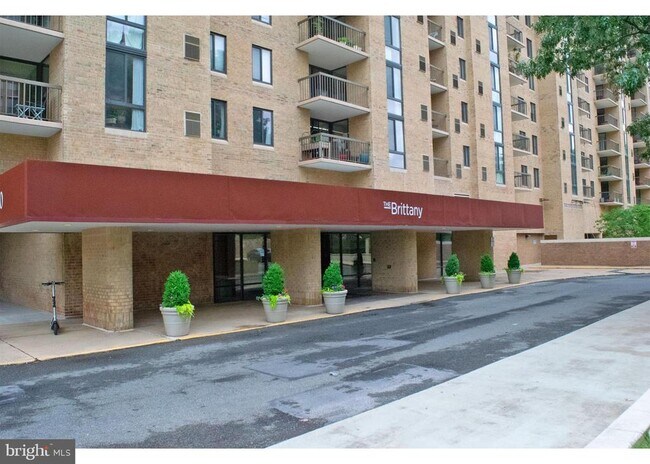 Building Photo - 4500 S Four Mile Run Dr