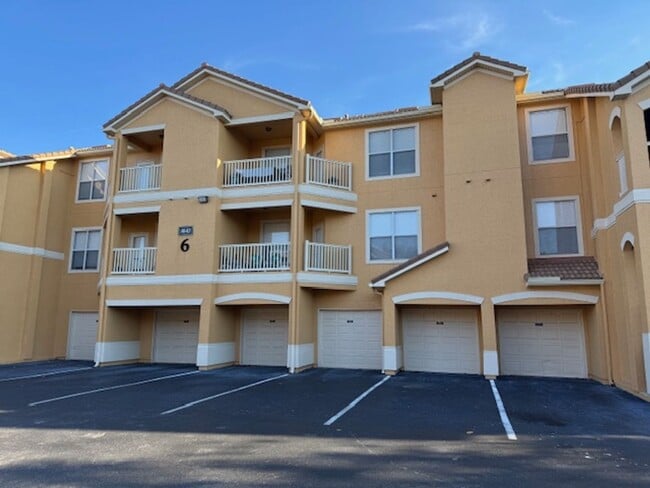 Building Photo - 8842 Villa View Cir