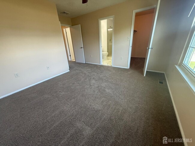 Building Photo - 425 Northam Dr