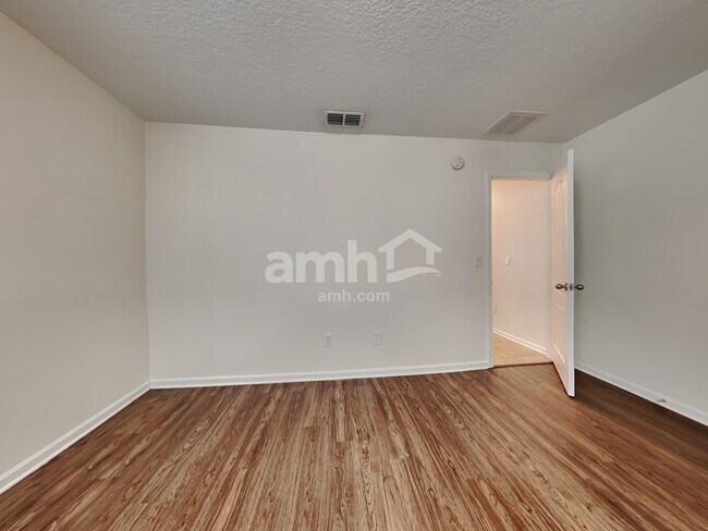 Building Photo - 851 Glendale Ln