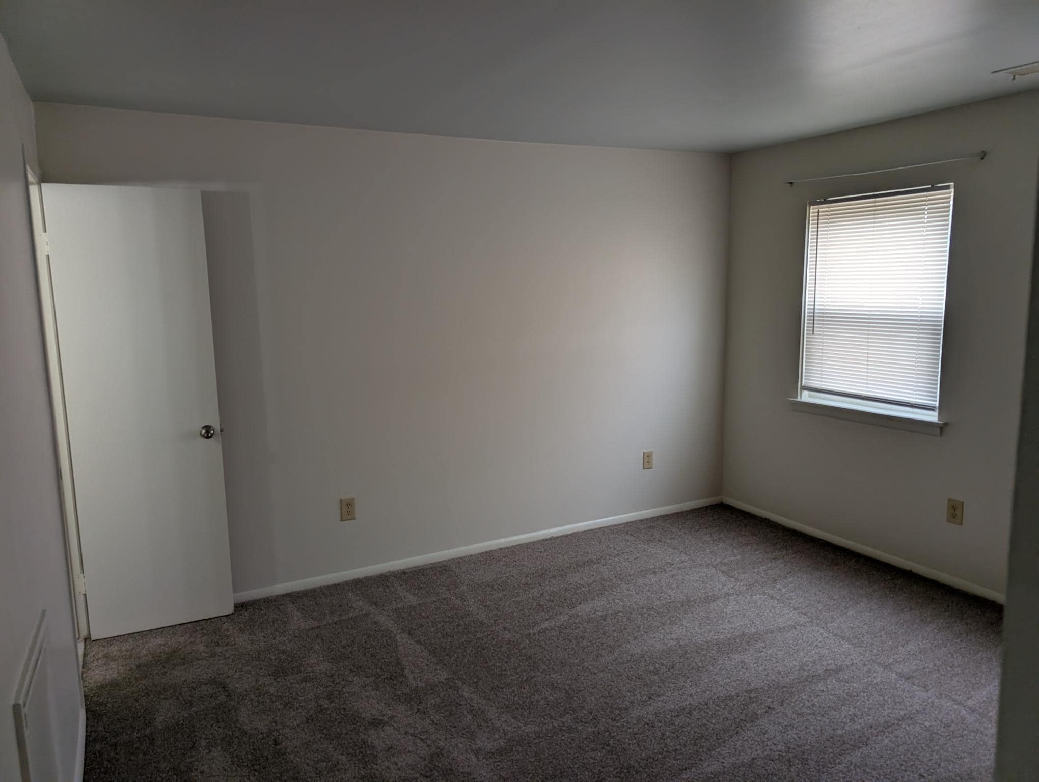 Building Photo - 1001 White Oak Rd