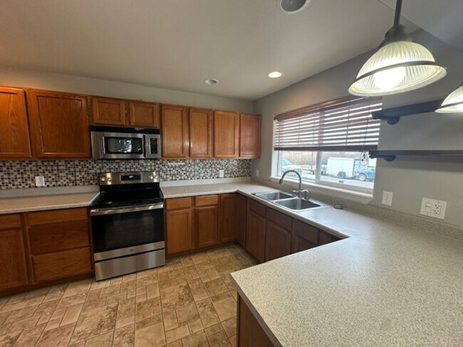 Building Photo - 1120 Longbow Ln